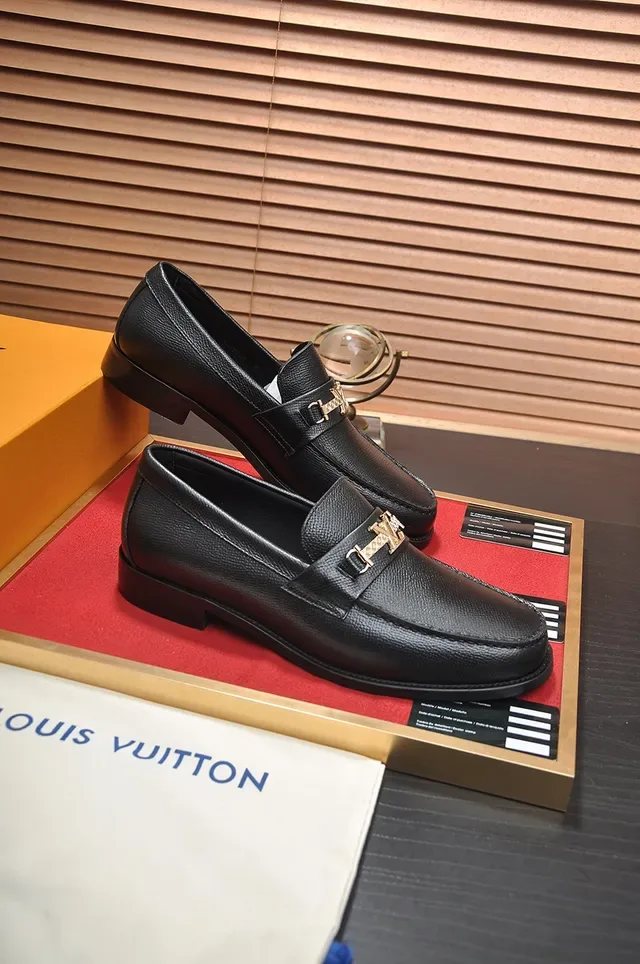 Louis Vuitton Black Gold Textured Grain Leather Horsebit Buckle Loafer 4