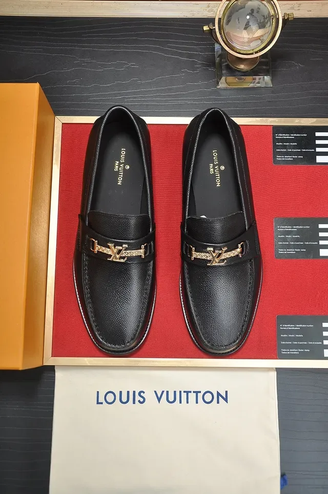 Louis Vuitton Black Gold Textured Grain Leather Horsebit Buckle Loafer 5