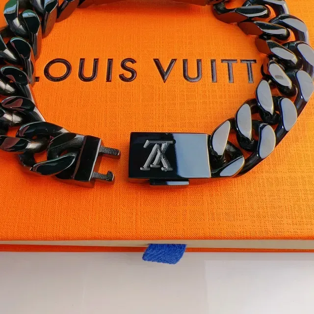 Louis Vuitton Black Silver Chunky Curb-Link Metal Bracelet 7