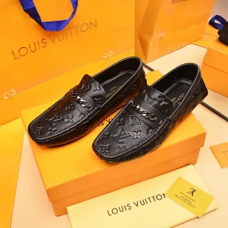 Louis Vuitton Mocassin Noir Argent Monogramme Embossé Cuir Chaîne Accent Loafer