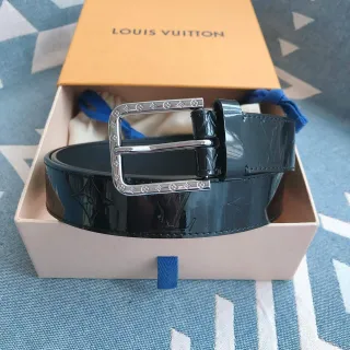 Louis Vuitton काला चांदी चमकदार पेटेंट उभरा हुआ मोनोग्राम चमड़े का पट्टा