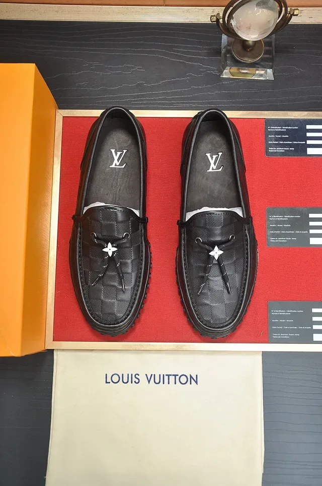 Louis Vuitton Noir Blanc Monogram Cuir Haut Détail de Frange Loafer 2