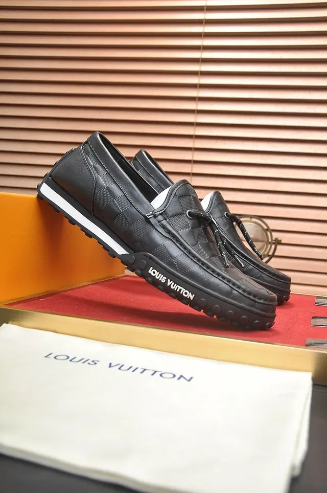 Louis Vuitton Noir Blanc Monogram Cuir Haut Détail de Frange Loafer 3