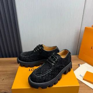 Louis Vuitton Zapatos de Cuero Negro y Blanco Monogramados de Ante con Suela Chunky Lug