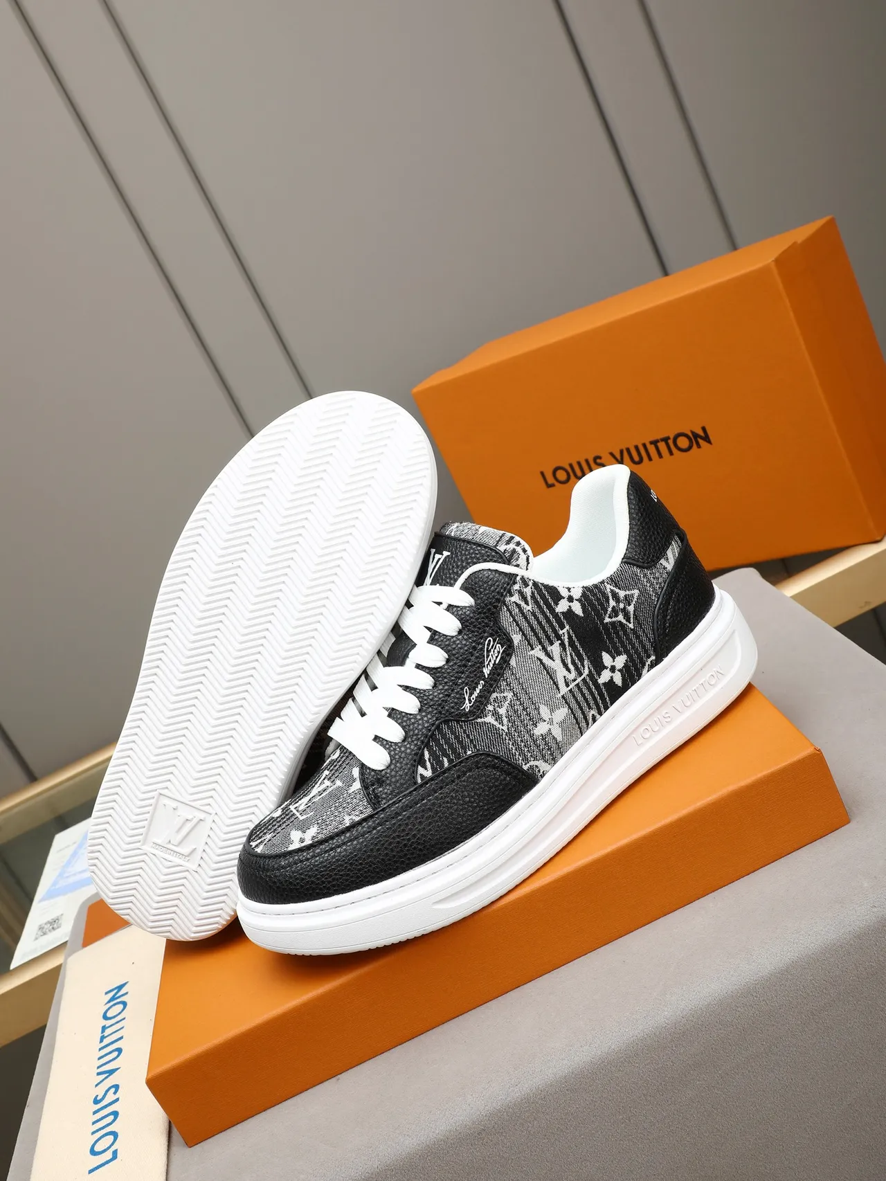 Louis Vuitton Black White Monogrammed Textile Pebbled Leather Panels Lifestyle Sneakers 5