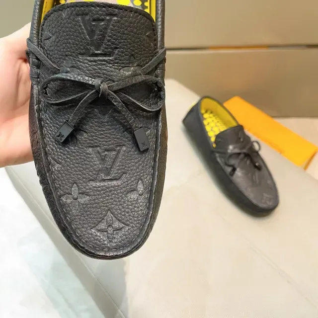 Louis Vuitton काला पीला मोनोग्राम एम्बॉस्ड ग्रेन्ड लेदर बाँधा हुआ फूल लोफर 6