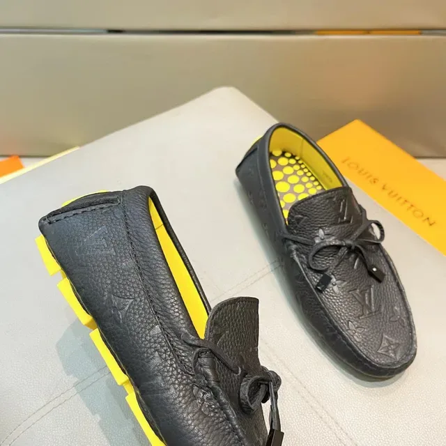 Louis Vuitton काला पीला मोनोग्राम एम्बॉस्ड ग्रेन्ड लेदर बाँधा हुआ फूल लोफर 7
