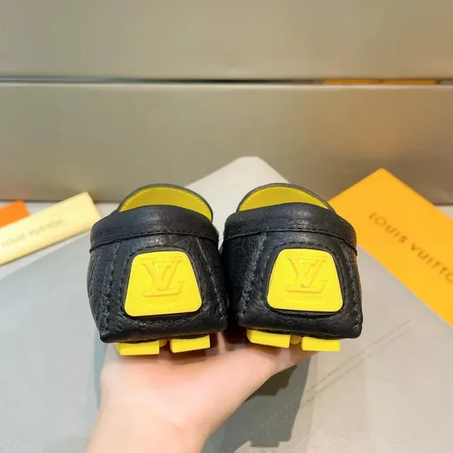 Louis Vuitton काला पीला मोनोग्राम एम्बॉस्ड ग्रेन्ड लेदर बाँधा हुआ फूल लोफर 8