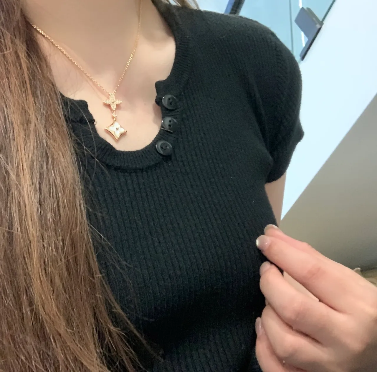 Louis Vuitton Blossom Gold White Chain Pavé-Set Floral Pendant Necklace 8