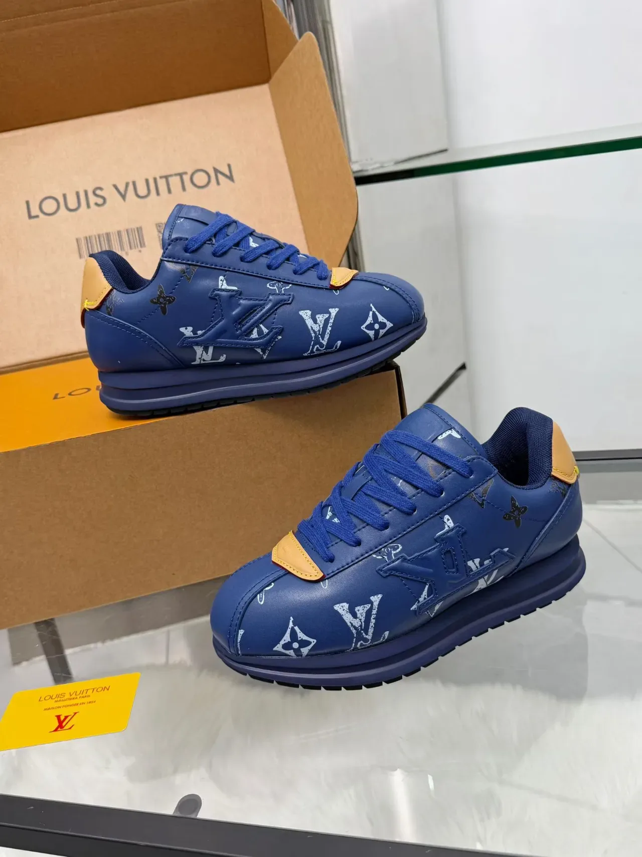 Louis Vuitton নীল ভূরা মনোগ্রাম প্রিন্ট চামড়া লো টপ লেস আপ লাইফস্টাইল স্নিকার্স 2