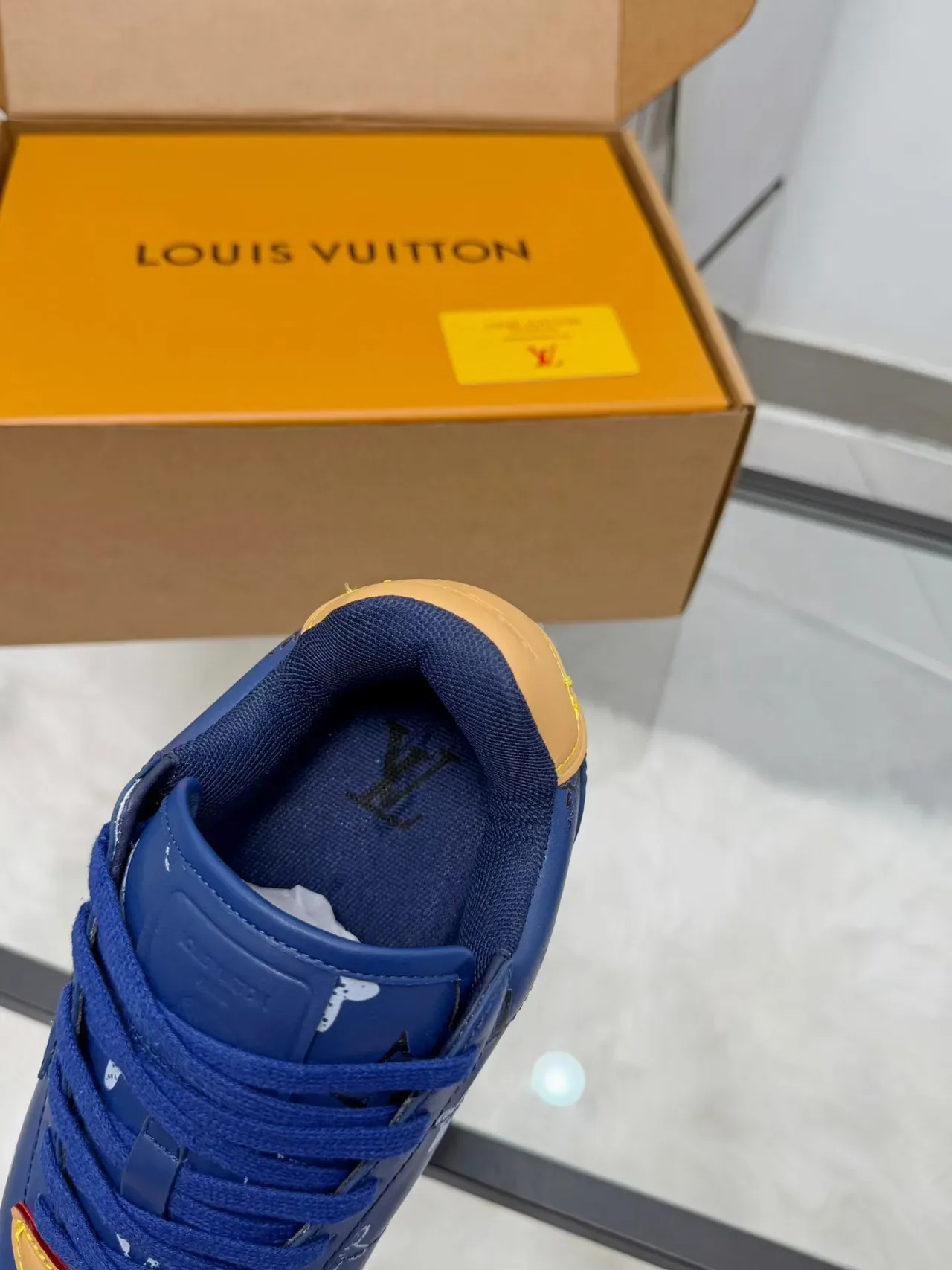 Louis Vuitton নীল ভূরা মনোগ্রাম প্রিন্ট চামড়া লো টপ লেস আপ লাইফস্টাইল স্নিকার্স 5