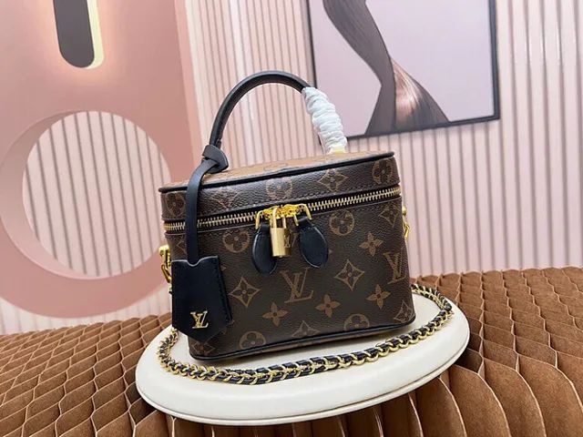 Louis Vuitton Boîte Chapeau Bolso Tote Marrón Monograma Lona 2