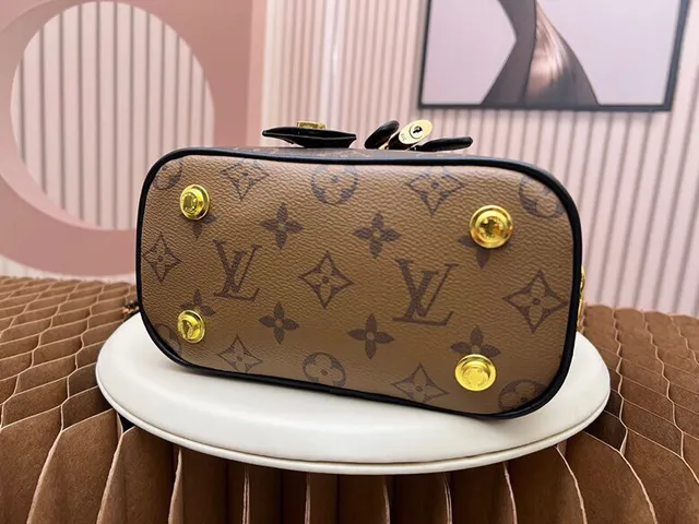 Louis Vuitton Boîte Chapeau Bolso Tote Marrón Monograma Lona 4