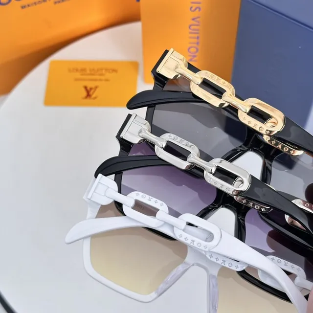 Louis Vuitton Chain Oversized Square White Gradient Sunglasses 2