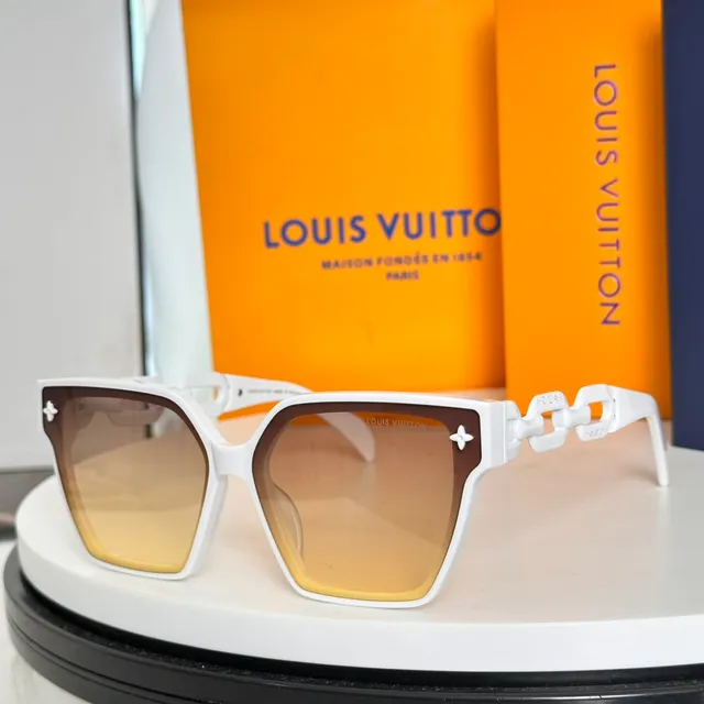 Louis Vuitton Chain Oversized Square White Gradient Sunglasses 3