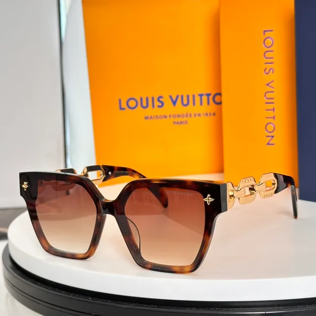 Louis Vuitton Chain Oversized Square White Gradient Sunglasses 6