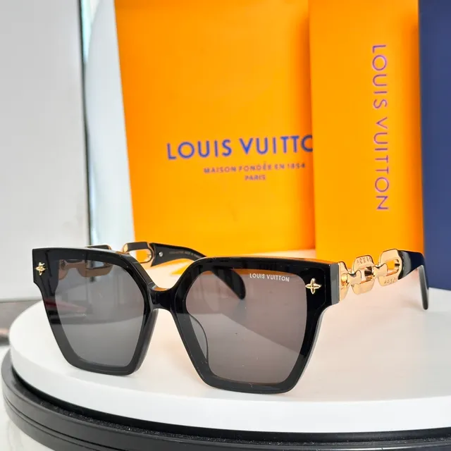 Louis Vuitton Chain Oversized Square White Gradient Sunglasses 7
