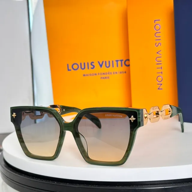 Louis Vuitton Chain Oversized Square White Gradient Sunglasses 8