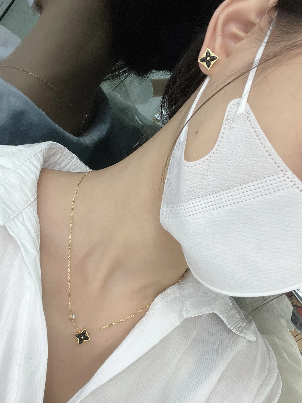 Louis Vuitton Color Blossom BB 18K Gold Black Enamel Necklace 2