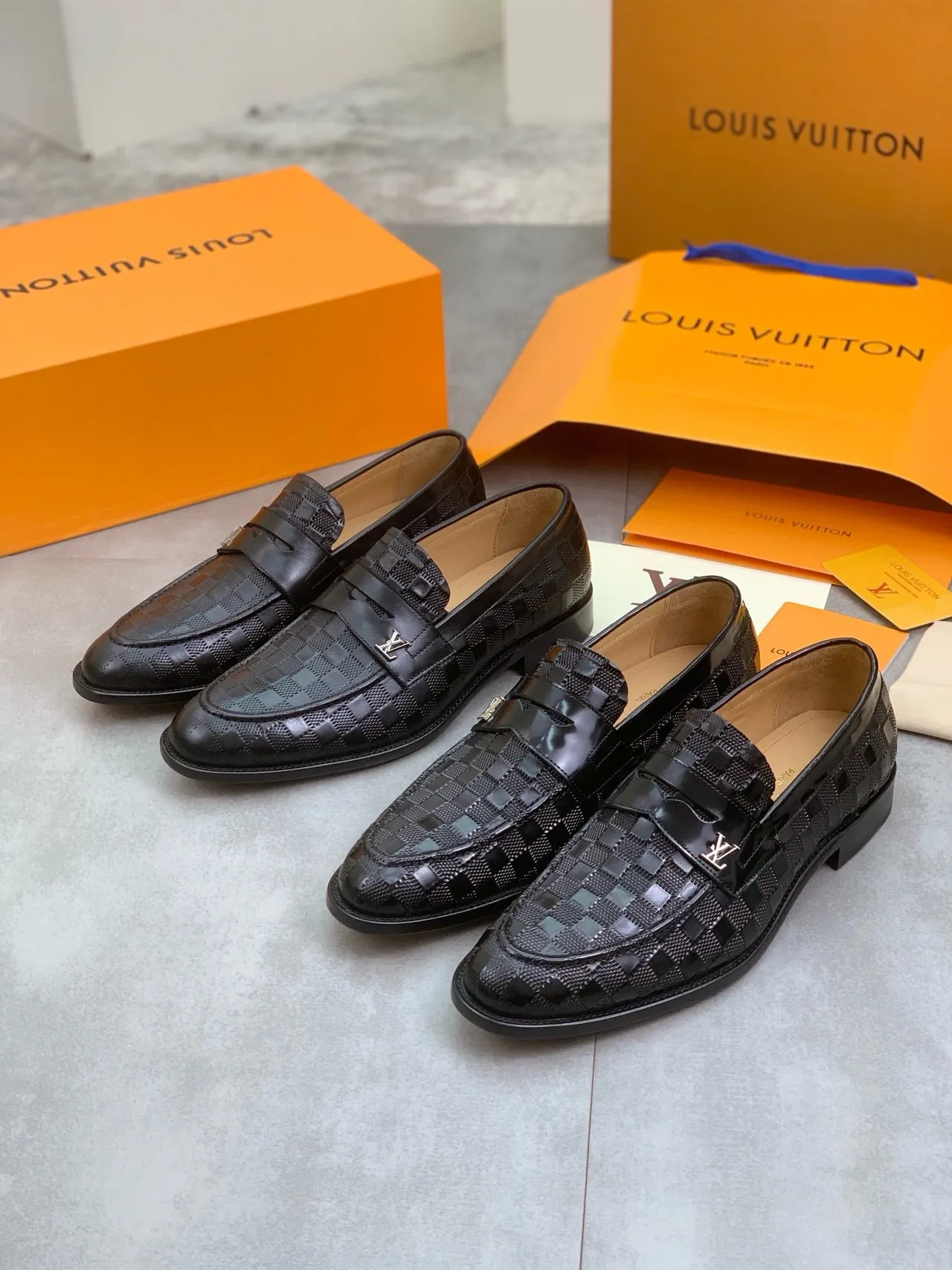 Louis Vuitton Damier Graphite Noir Beige Cuir Perforé à damier Métal LV Boucle Sangle Mocassins 2