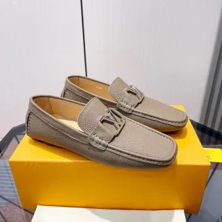 路易威登 Driver Loafer 米色粒面皮乐福鞋