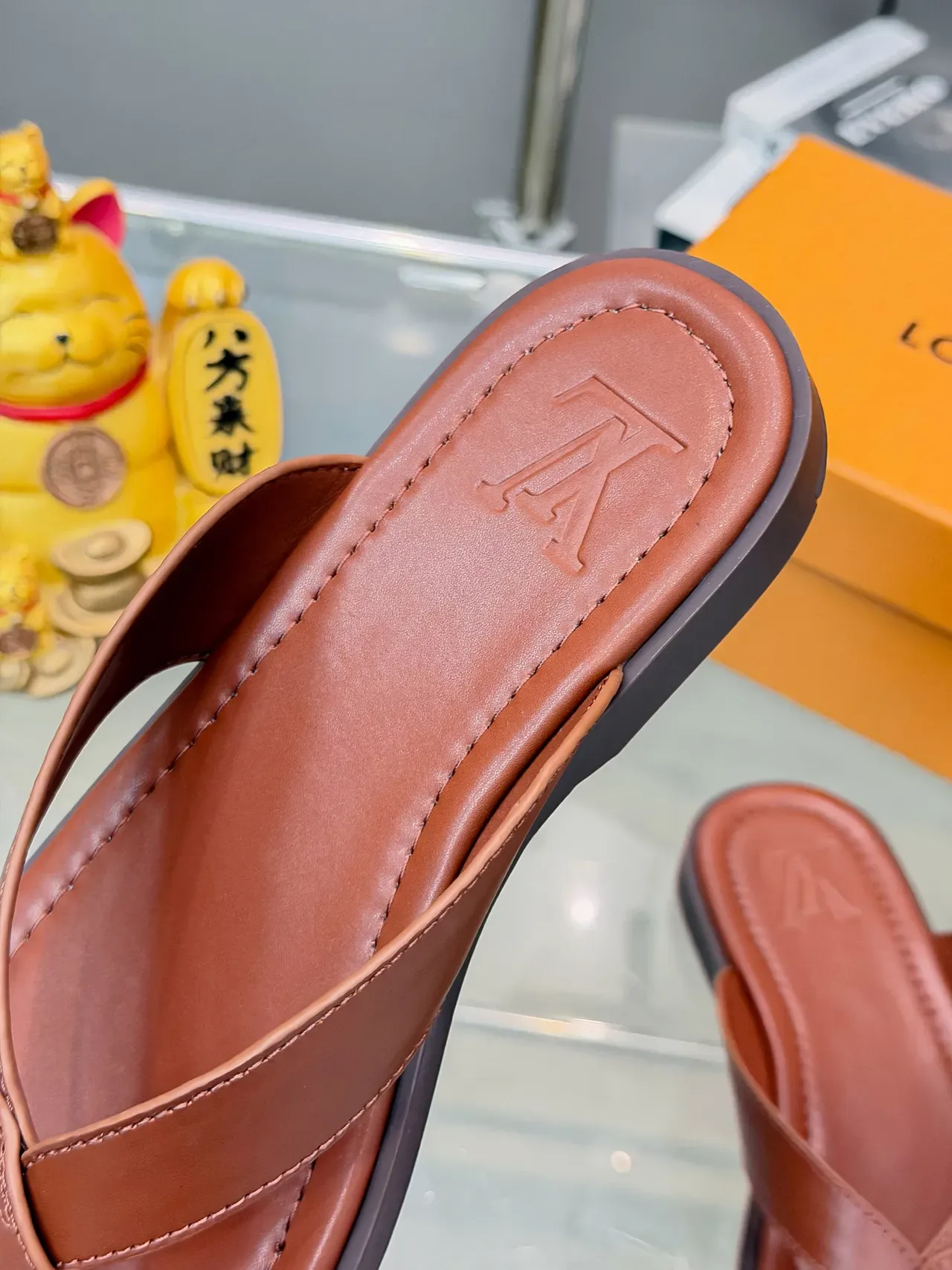 Louis Vuitton Sandales Flip Flop Marron Multicolore Cuir Borde Cousu 8