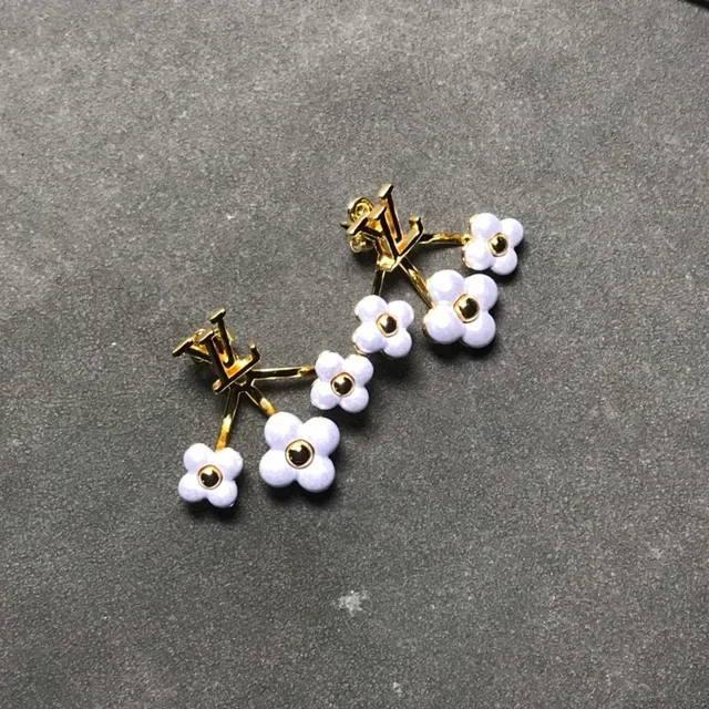 Louis Vuitton Floral Cluster Pearlized Earrings 3