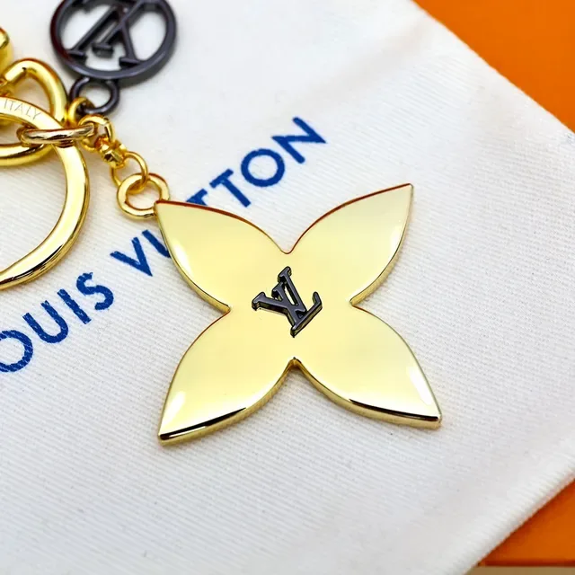 Louis Vuitton Flower Motif Gold Silver Metal Four-Petal Pendant Bracelet 5