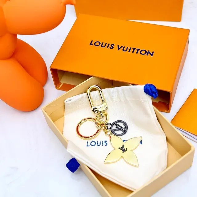 Louis Vuitton Flower Motif Gold Silver Metal Four-Petal Pendant Bracelet 8