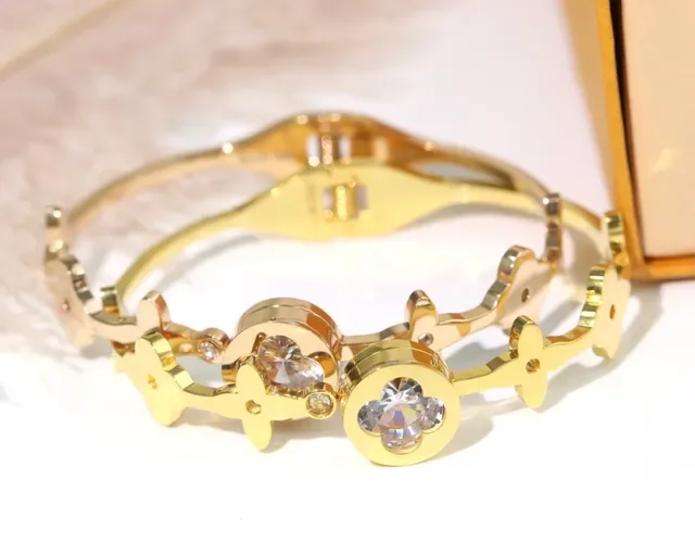 Louis Vuitton Flower Motif Gold-Tone Crystal Bracelet 3