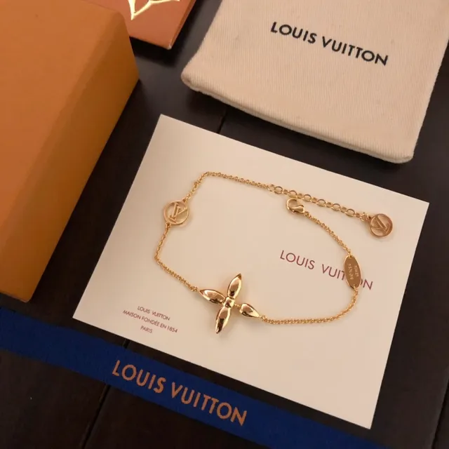 Louis Vuitton Flower Motif Gold-Tone Necklace 4