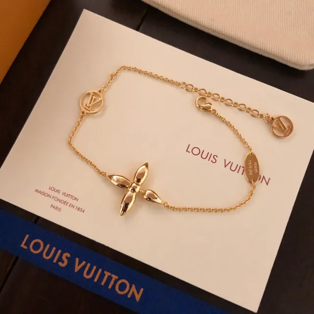 Louis Vuitton Flower Motif Gold-Tone Necklace 7