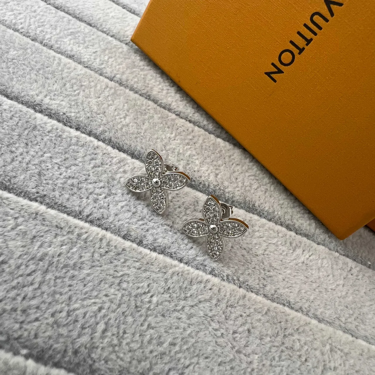 Louis Vuitton Gold Silver Four-Petal Flower Motif Pave-Set Crystals Earrings 4