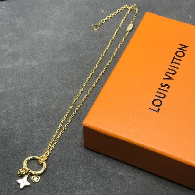 Louis Vuitton Gold White Chain Circular Ring Pendant Necklace 2