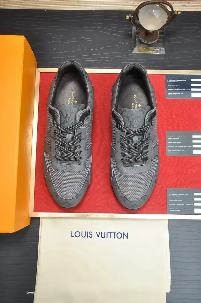 Louis Vuitton Sneakers Lifestyle Monogram Cuir Gris et Noir Panneaux de Maille Perforés 2