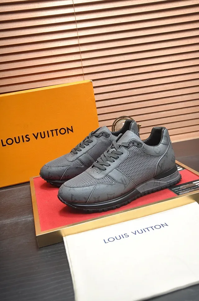 Louis Vuitton Sneakers Lifestyle Monogram Cuir Gris et Noir Panneaux de Maille Perforés 4