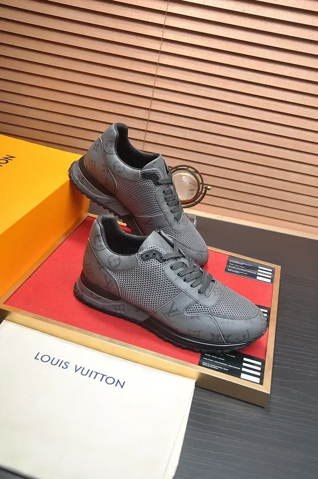 Louis Vuitton Sneakers Lifestyle Monogram Cuir Gris et Noir Panneaux de Maille Perforés 6