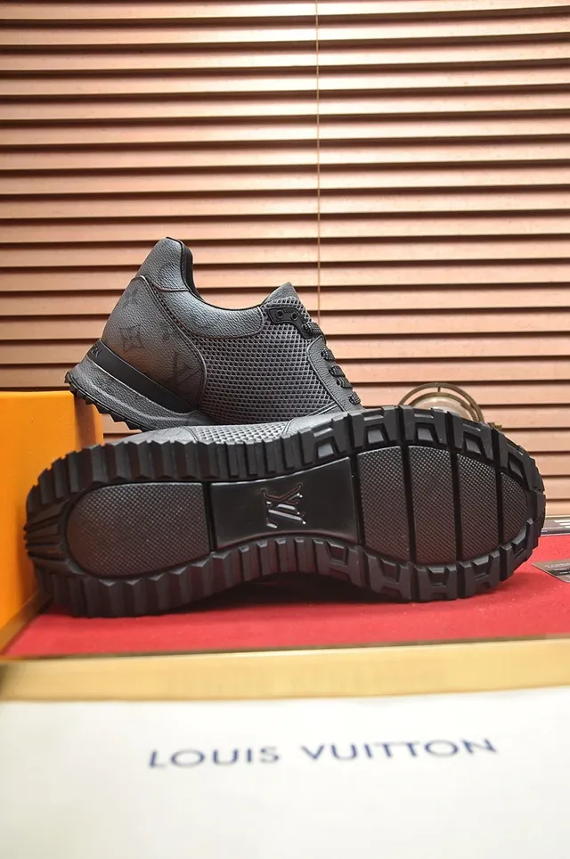 Louis Vuitton Sneakers Lifestyle Monogram Cuir Gris et Noir Panneaux de Maille Perforés 7