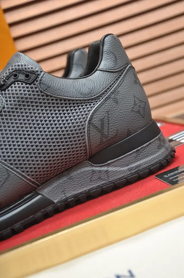 Louis Vuitton Sneakers Lifestyle Monogram Cuir Gris et Noir Panneaux de Maille Perforés 9