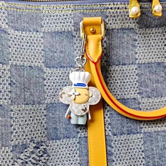 Louis Vuitton ধূসর নীল শেফ থিমড মনোগ্রামড চামড়ার উইংস হ্যান্ডব্যাগ 4