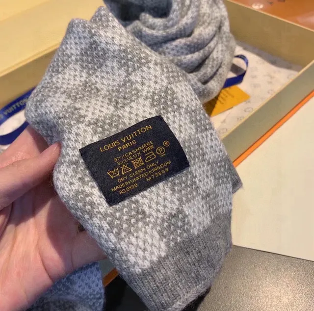 Louis Vuitton écharpe en cachemire gris motif pied-de-poule tricotée brodée avec lettrage de marque 8