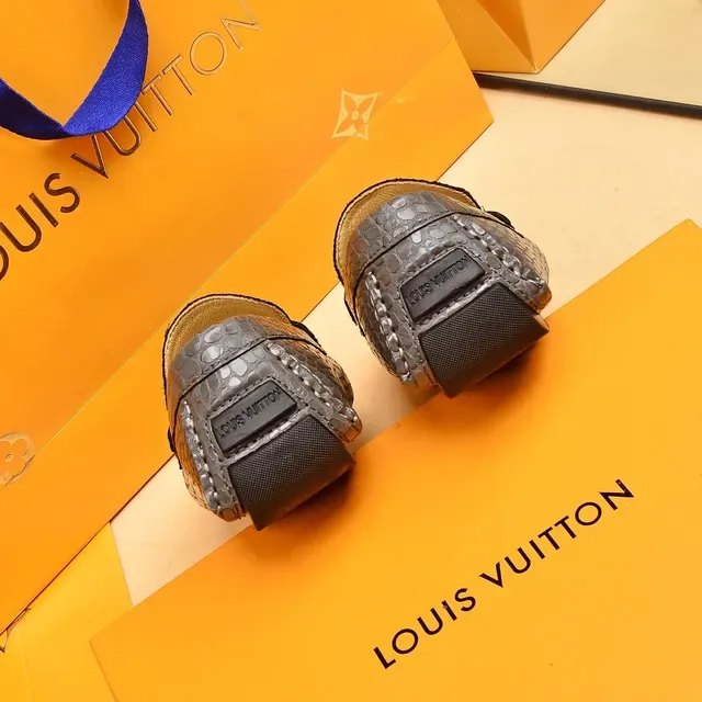 Louis Vuitton Gray Silver Crocodile-Embossed Leather LV Buckle Closure Loafer 2