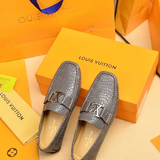 Louis Vuitton Gray Silver Crocodile-Embossed Leather LV Buckle Closure Loafer 3