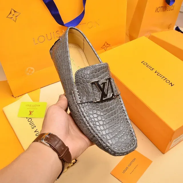 Louis Vuitton Gray Silver Crocodile-Embossed Leather LV Buckle Closure Loafer 6