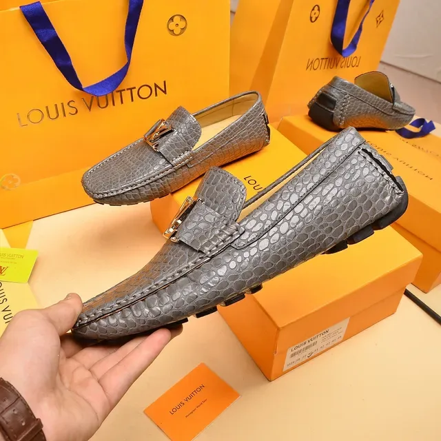 Louis Vuitton Gray Silver Crocodile-Embossed Leather LV Buckle Closure Loafer 8