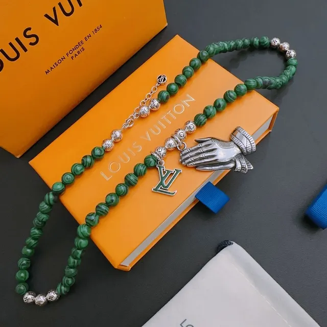 Louis Vuitton Green Silver Beaded Malachite-Style Necklace 5