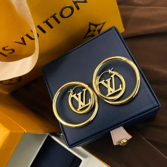 Louis Vuitton Hoop Gold Earrings 6