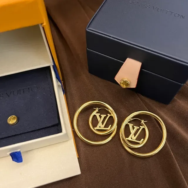 Louis Vuitton Hoop Gold Earrings 7