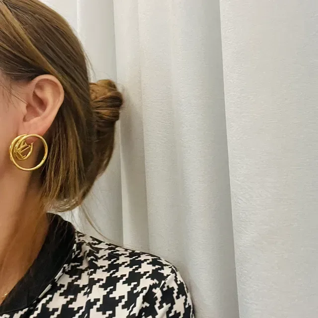 Louis Vuitton Hoop Gold Earrings 8