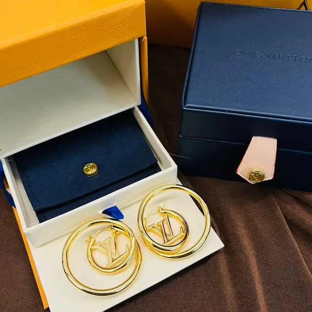 Louis Vuitton Hoop Gold Earrings 9